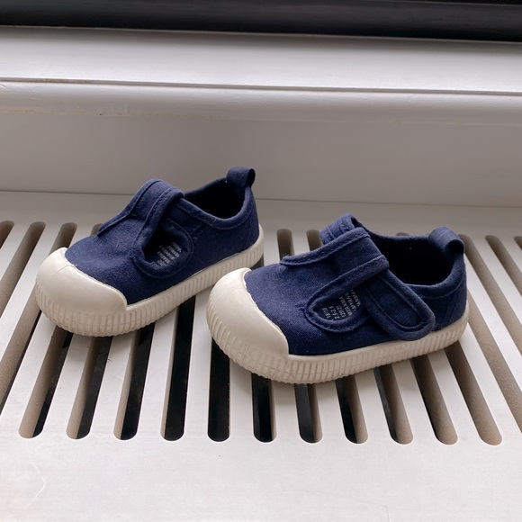 H&M Other - H&M cotton canvas plimsoles